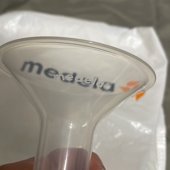 ⭐️2/$15⭐️ Never Used Medela 27mm Breast Shields Lot of 6 - Picture 3 of 3